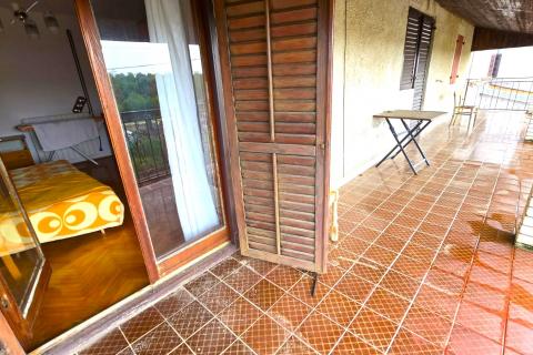 Rovinj, 9 km, 180 m2 stambene povr&scaron;ine + 400 m2 vrt
