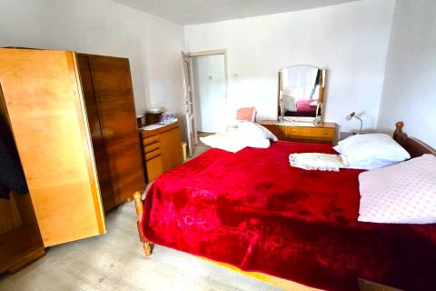 Rovinj, 9 km, 180 m2 stambene povr&scaron;ine + 400 m2 vrt