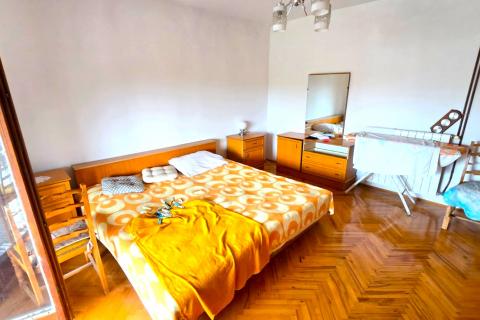 Rovinj, 9 km, 180 m2 stambene povr&scaron;ine + 400 m2 vrt