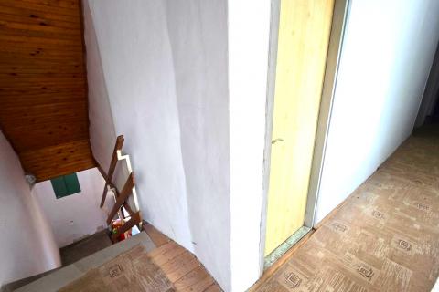 Rovinj, 9 km, 180 m2 stambene povr&scaron;ine + 400 m2 vrt