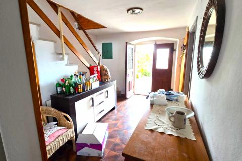 Rovinj, 9 km, 180 m2 stambene povr&scaron;ine + 400 m2 vrt