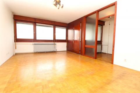 Velika Gorica, stan u centru, 58m2