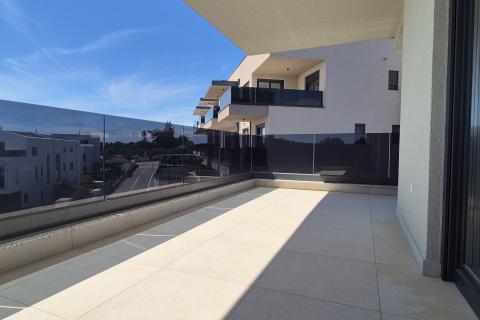 Poreč, okolica- stan 800 metara od mora u novogradnji