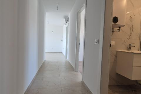 Poreč, okolica- stan 800 metara od mora u novogradnji