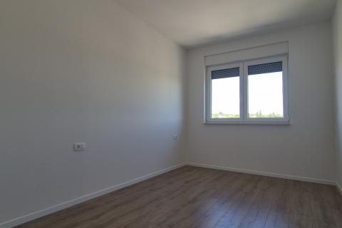 Poreč, okolica, predivan stan sa krovnom terasom 800 metara od mora 