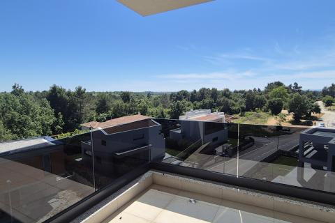 Poreč, okolica, predivan stan sa krovnom terasom 800 metara od mora 