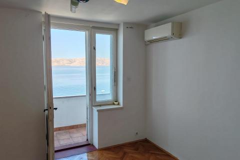 Senj, stan 52m2, prvi red do mora