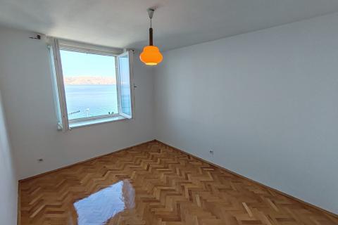 Senj, stan 52m2, prvi red do mora
