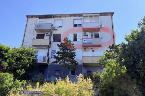 Senj, stan 52m2, prvi red do mora