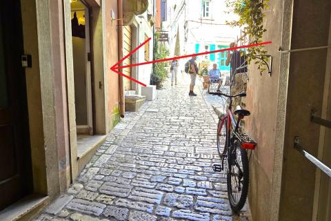 Rovinj, ulični poslovni prostor u ulici Casale