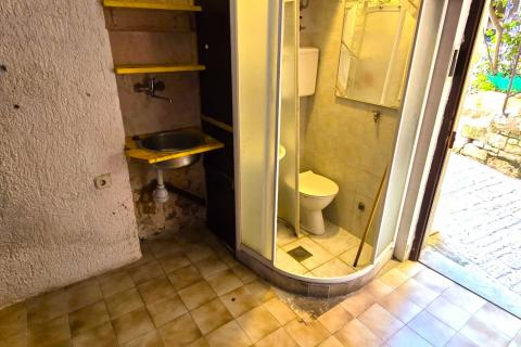 Rovinj, ulični poslovni prostor u ulici Casale