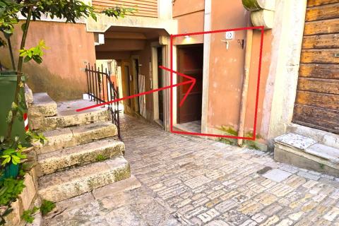 Rovinj, ulični poslovni prostor u ulici Casale