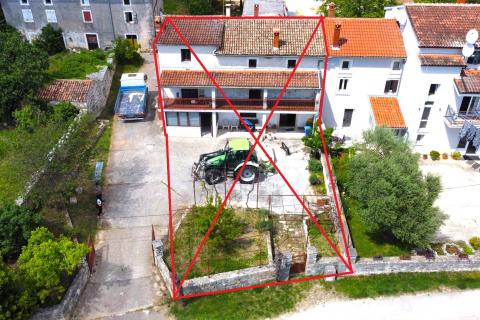 Istra,Rovinj-9 km, velika dvojna kuća 200 m2 + dvori&scaron;te 320 m2