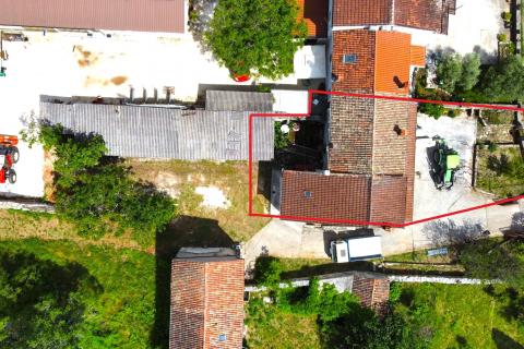Istra,Rovinj-9 km, velika dvojna kuća 200 m2 + dvori&scaron;te 320 m2