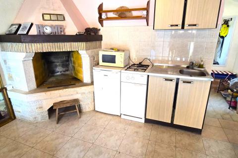 Rovinj, 9km, samostojeća kućica na 370 m2 građevinskog zemlji&scaron;ta