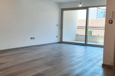 Istra, Umag - centar, novogradnja, stan za poslovni prostor, 950 &euro; + PDV