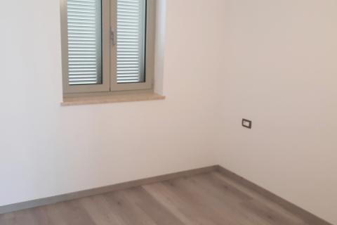 Istra, Umag - centar, novogradnja, stan za poslovni prostor, 950 &euro; + PDV