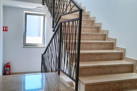 Istra, Umag - centar, novogradnja, stan za poslovni prostor, 950 &euro; + PDV