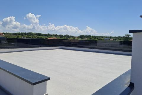 Zweizimmerwohnung mit Terrasse und Meerblick &ndash; Novigrad
