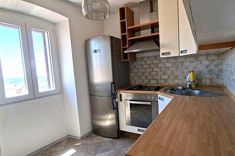 Istra,Buje-trosoban stan u centru