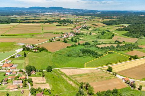 Pisarovina, Bratina, atraktivno građevinsko zemlji&scaron;te s otvorenim pogledom
