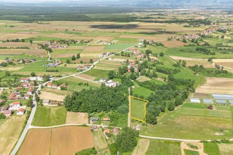 Pisarovina, Bratina, građevinsko zemlji&scaron;te