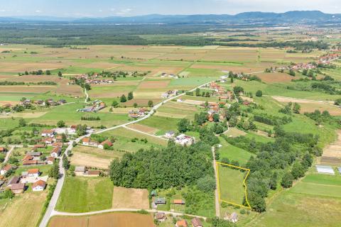 Pisarovina, Bratina, građevinsko zemlji&scaron;te