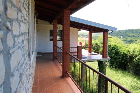 Istra, Buje, stan s okućnicom u blizini centra