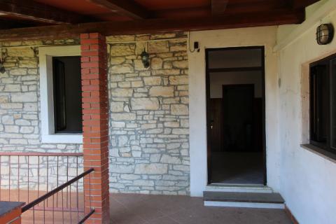 Istra, Buje, stan s okućnicom u blizini centra