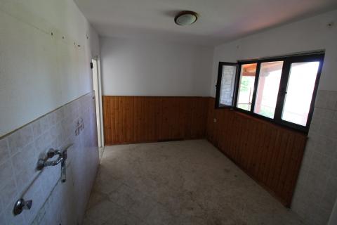 Istra, Buje, stan s okućnicom u blizini centra