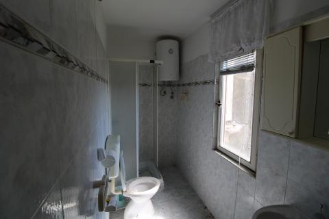 Istra, Buje, stan s okućnicom u blizini centra