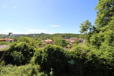 Istra, Buje, stan s okućnicom u blizini centra