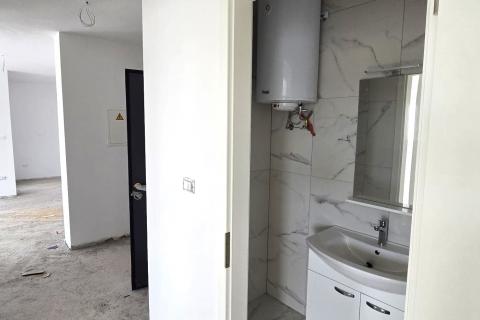Rovinj, stan u novogradnji 77 m2 + vlastita krovna terasa 77 m2 + parking mjesto
