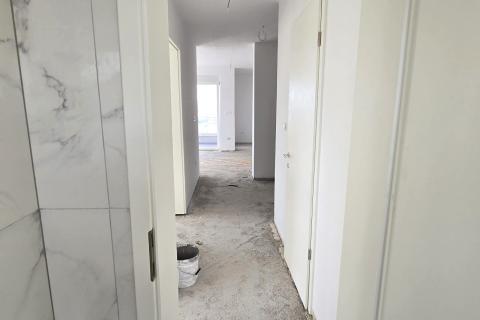 Rovinj, stan u novogradnji 77 m2 + vlastita krovna terasa 77 m2 + parking mjesto