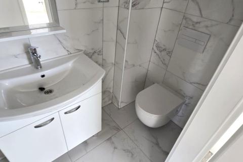 Rovinj, stan u novogradnji 77 m2 + vlastita krovna terasa 77 m2 + parking mjesto