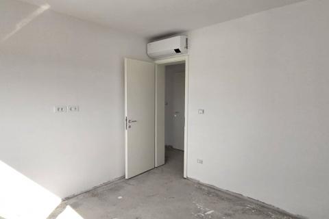 Rovinj, stan u novogradnji 77 m2 + vlastita krovna terasa 77 m2 + parking mjesto