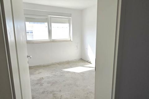 Rovinj, stan u novogradnji 77 m2 + vlastita krovna terasa 77 m2 + parking mjesto