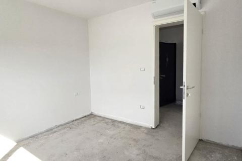 Rovinj, stan u novogradnji 77 m2 + vlastita krovna terasa 77 m2 + parking mjesto