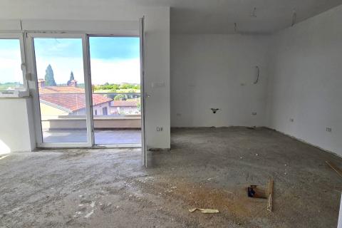 Rovinj, stan u novogradnji 77 m2 + vlastita krovna terasa 77 m2 + parking mjesto
