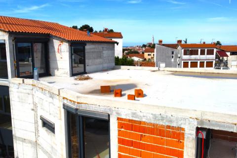 Rovinj- novogradnja na pje&scaron;ačkoj udaljenosti do centra-2.kat 103m2+krovna terasa 30m2