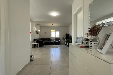 Otok Krk,Skrbčići-samostojeća kuća s velikom okućnicom