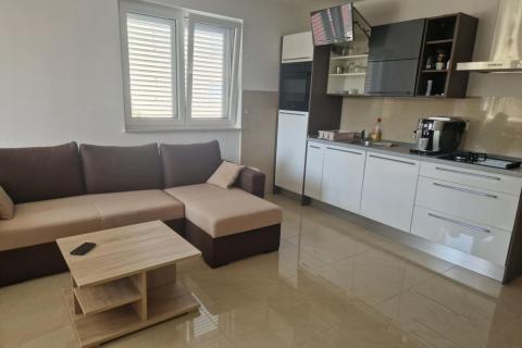 Flat/Appartement Mundanije, Rab, 52m2