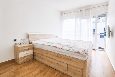 Novigrad &ndash; Komforan stan s krovnom terasom i pogledom na more, 500 m od plaže