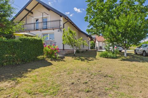 Dugo selo, Kozin&scaron;čak-kuća sa garažom i okućnicom 1300m2