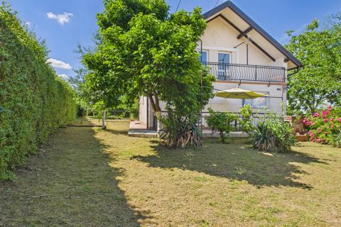 Dugo selo, Kozin&scaron;čak-kuća sa garažom i okućnicom 1300m2