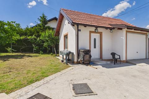 Dugo selo, Kozin&scaron;čak-kuća sa garažom i okućnicom 1300m2