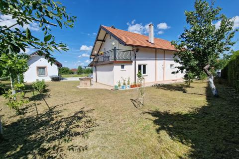 Dugo selo, Kozin&scaron;čak-kuća sa garažom i okućnicom 1300m2
