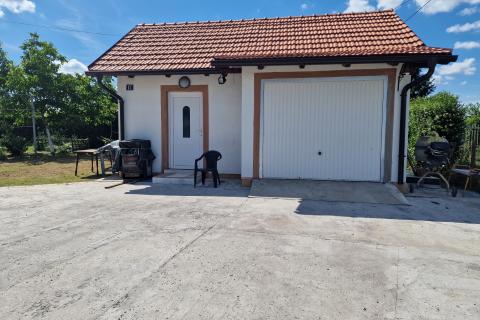 Dugo selo, Kozin&scaron;čak-kuća sa garažom i okućnicom 1300m2
