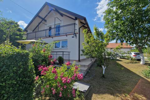Dugo selo, Kozin&scaron;čak-kuća sa garažom i okućnicom 1300m2