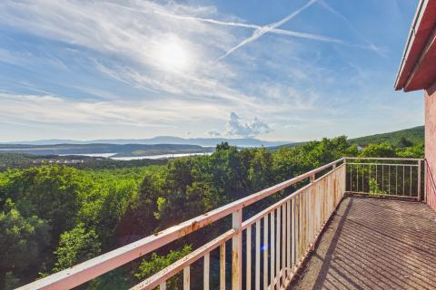 Crikvenica, Jadranovo - kuća za adaptaciju sa velikim dvori&scaron;tem